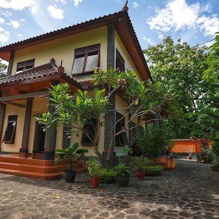 Villa Maryadi Lovina Exteriör bild
